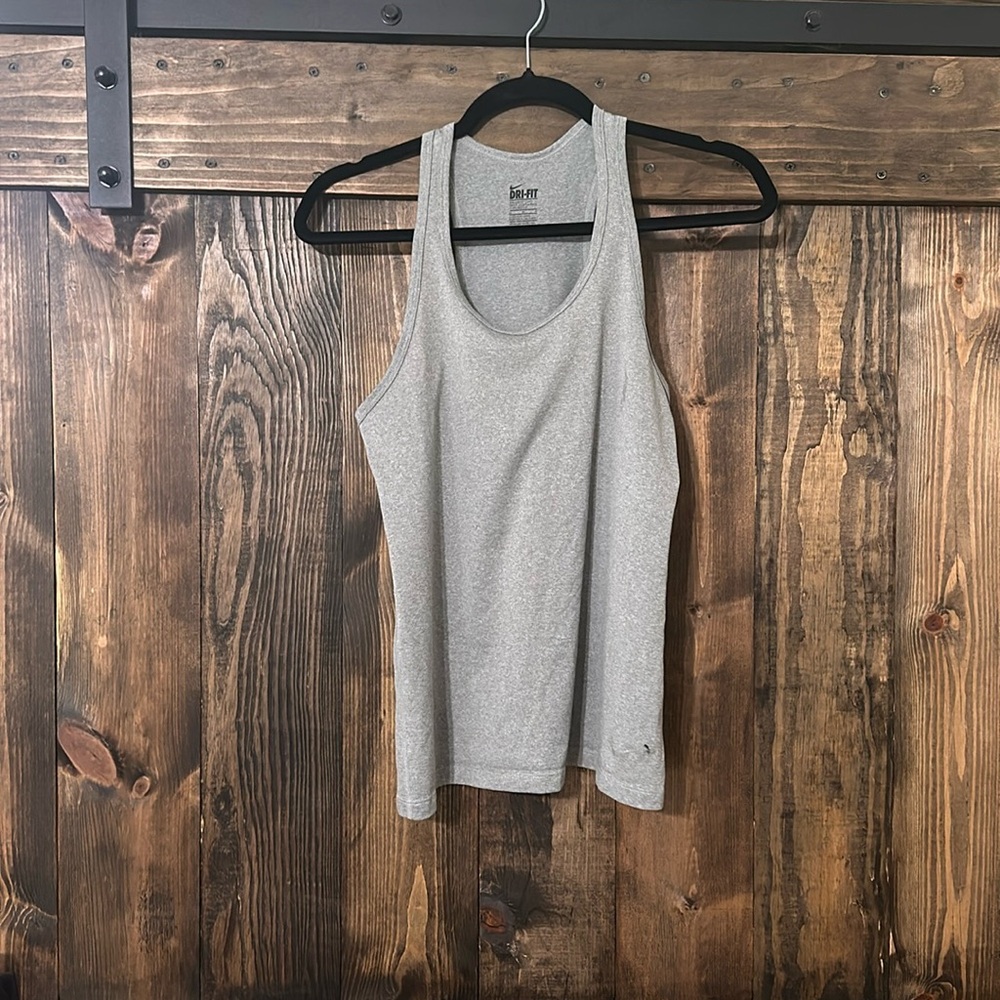 Nike tank size M